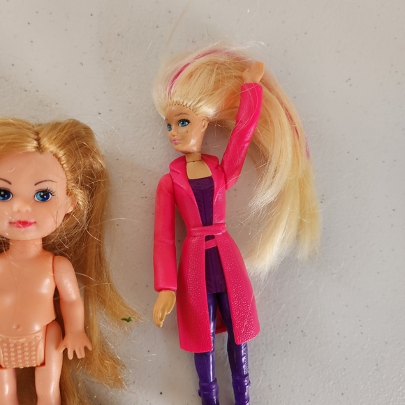 Lot of Toys Barbie McDonalds Sister Mermaid Dolls - Picture 4 of 8